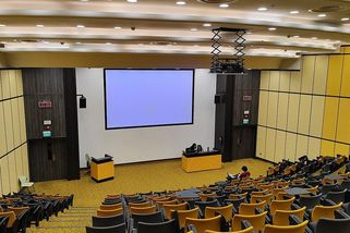 Více peněz do školství, ale jen pro univerzity. Přiláká to studenty učitelství, jak vláda zamýšlí? - Médium.cz